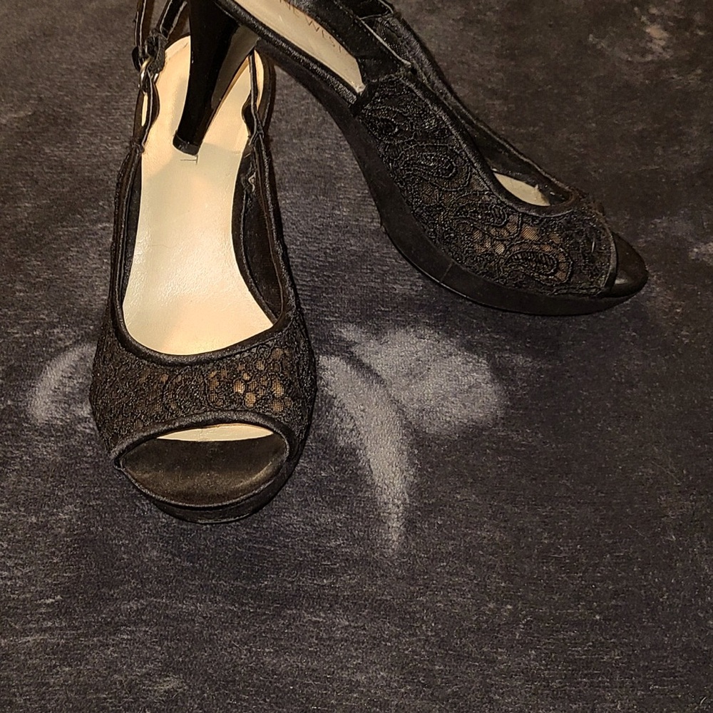 Nine West peep toe kitten heel
